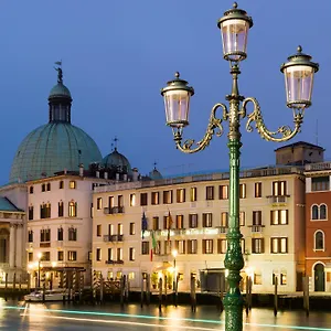 Carlton On The Grand Canal Hotel